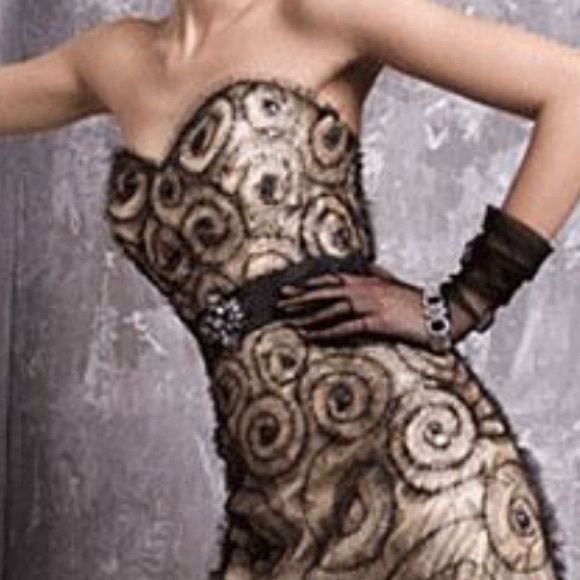 Stylish Jovani strapless. Color is Black/Vanilla. Size 6,8. - Picture 3 of 4